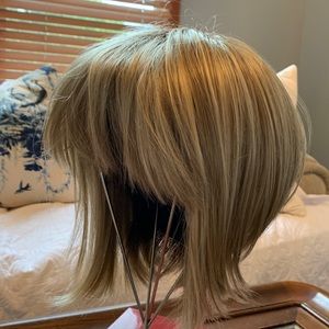 Nwt Gorgeous Rene of Paris Tori wig